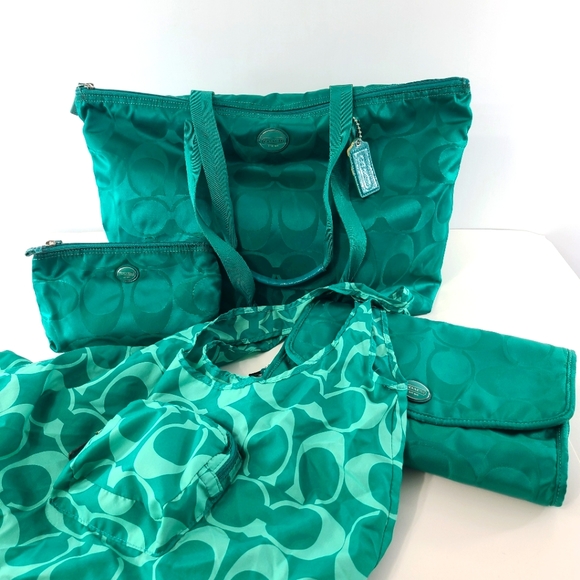 Coach Handbags - 🦃Coach Packable Travel Tote Makeup Bag Hanging Toiletry Collapsible Bag Set